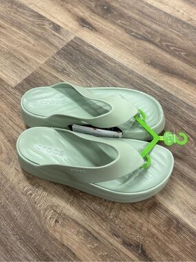 NEW Crocs Getaway Platform Flip Flop Crocs Light Green Women’s 9